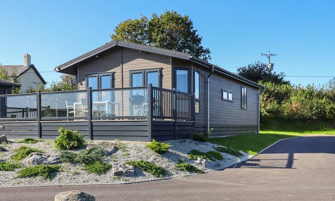 Teigngrace Cottage | BIRCH LODGE, pet friendly, character holiday cottage in Newton Abbot