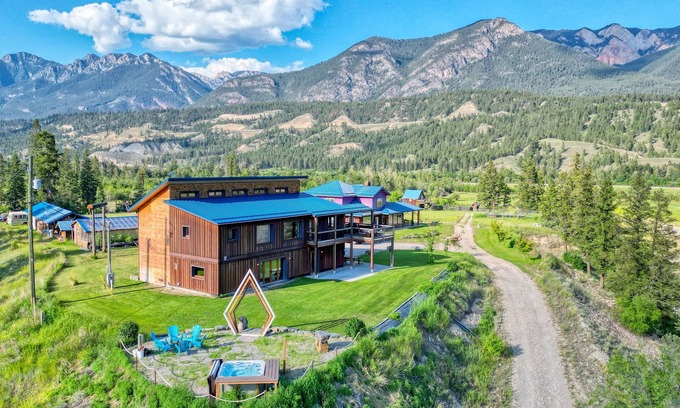 East Kootenay House | Bird Island Chalet