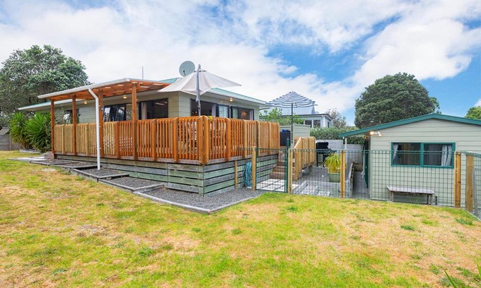 Omaha House | Birdsong - Omaha Holiday Home