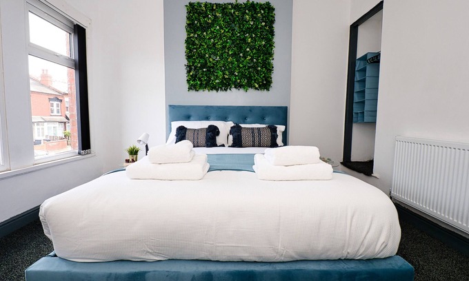 Smethwick House | Birmingham City Home Away From Home - Close to City Centre
