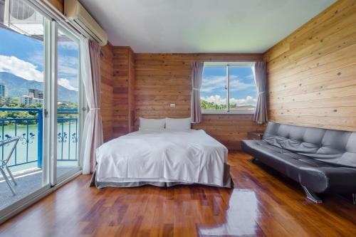 Yuchi Bed & Breakfast | Bishui Shanju Lakeside B&B