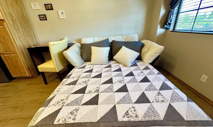 Heber Apartment | Bison Bungalow Studio Cozy Overgaard AZ Stay