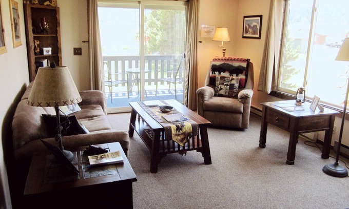 Horse Butte Condo | Bison Hideaway Condo - fully updated, warm & inviting Yellowstone Retreat for 2