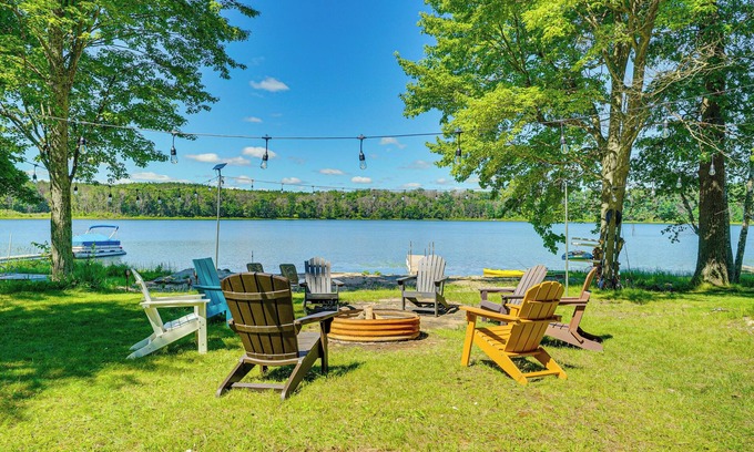 Bitely Cottage | Bitely Cottage Rental: Fire Pit & Beach!