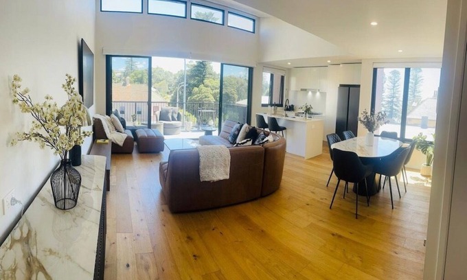 Kiama Apartment | Black Beach, Red Wine. Kiama Penthouse