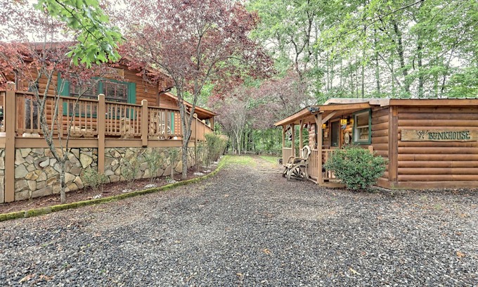 Murphy Cabin | Black Bear Holler Cabins/Cozy Rustic Cabin just outside of Historic Murphy NC