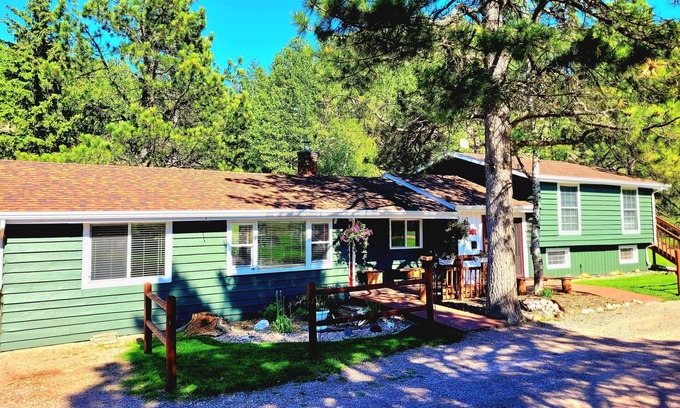 Rapid City Resort | Black Elk Resort's Ponderosa Lodge - Fireplace - Hot-tub - Mountain View