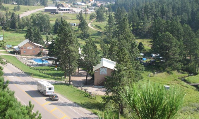 Hill City Hotel | Black Hills Cabins at Quail's Crossing