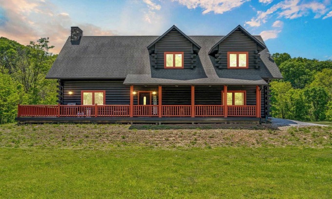Rogers House | Black Lodge Cabin on Big Sugar, Easy access to NWA