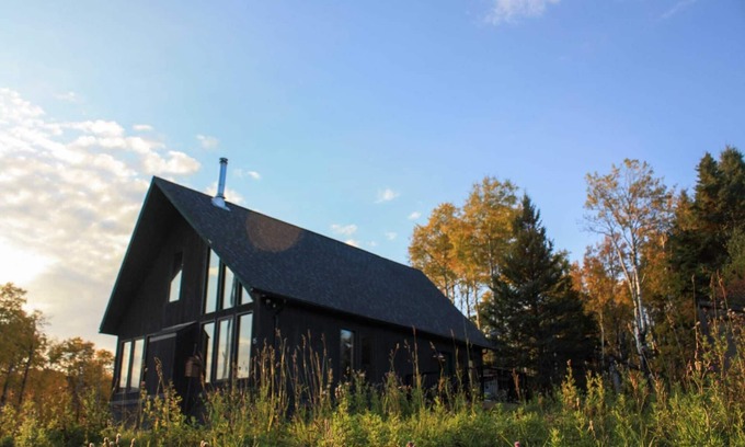 Manitoba Cabin | Black Pine Lodge Summ