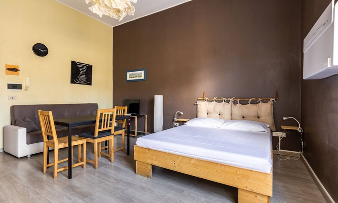 Historic Center Apartment | Black Sand Studio by Wonderful Italy