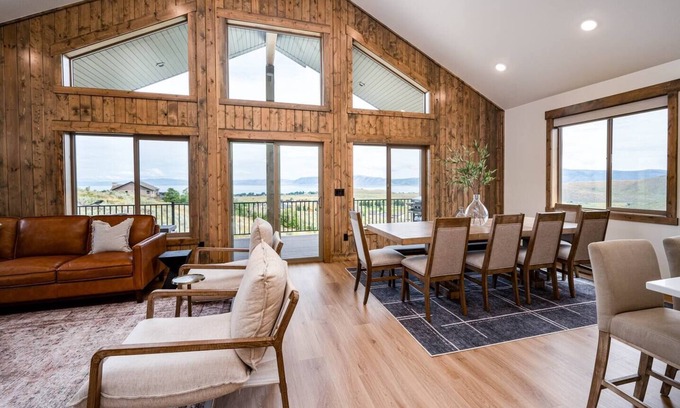 Sweetwater House | BlackBeary Cabin on Bear Lake | Hot Tub | 2 LRs