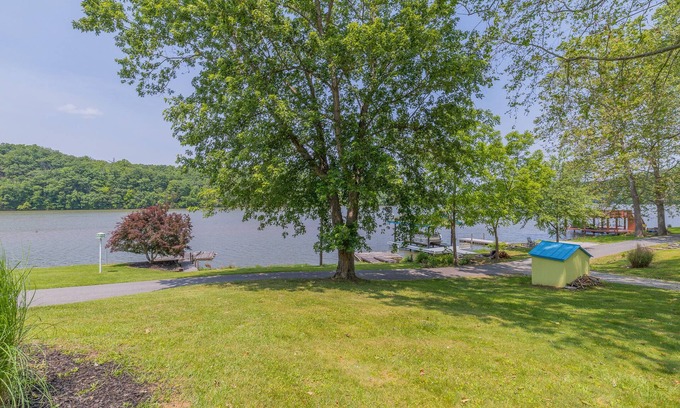 Hiwassee House | Blackberry Bungalow- Waterfront, Claytor Lake Home with Dock