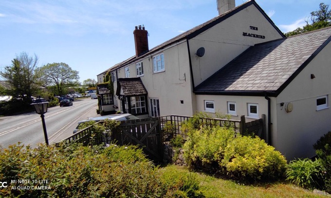 West Buckland Bed & Breakfast | Blackbird House, Apartments and Studios