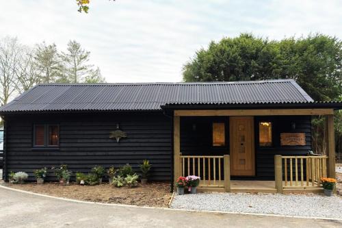Cobham Villa | Blackwood - Peaceful cottage surround by woodlands