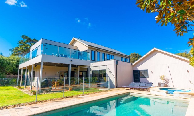 Connewarre House | Bliss@13thbeach: Barwon Heads, Golf Surf, Bush. Luxe Living, Pet Friendly