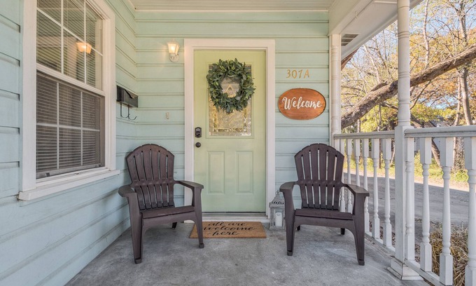 McKinney Cottage | | Blue Bungalow | Luxury Downtown McKinney