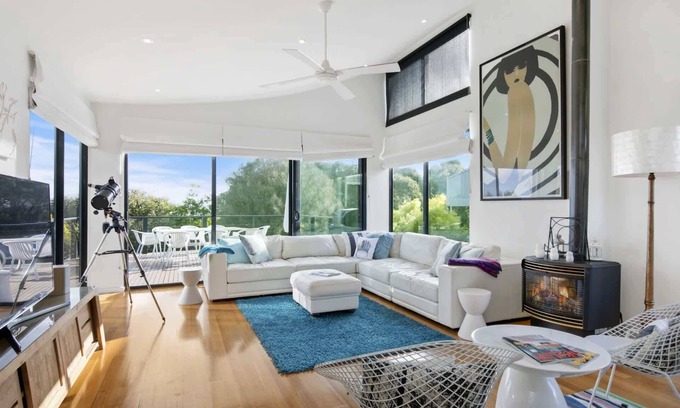 Aireys Inlet House | Blue Datcha I Walk to everything in Aireys!