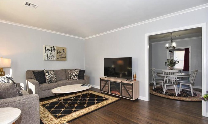 Tulsa House | BLUE FLAMINGO'S CHARMING HOME-Heart of Tulsa2- Cherry St-Expo-11th