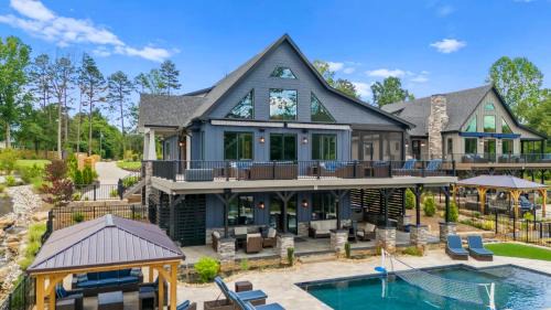 Lake Norman of Catawba House | Blue Heron by AvantStay Lakefront Dock Pool Theater Sleeps 22