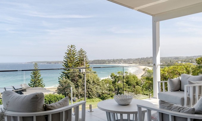 Mollymook Beach House | Blue Horizon in Mollymook Beach