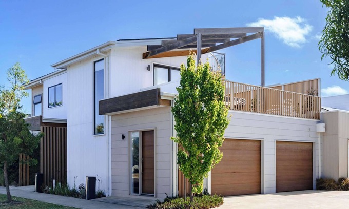 Torquay Apartment | Blue Horizon Villa - Sunlit Terraces & Ocean Views