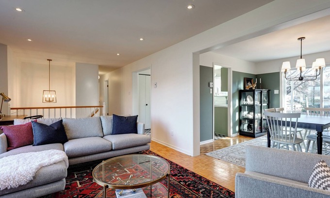 Mont-St-Hilaire Apartment | Blue House on the River