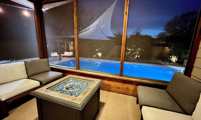 Austin House | Blue Lagoon: 5 BR- Large Pool- Screened Porch- Location - Monthly Rental