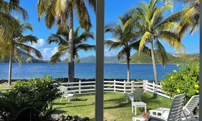 Malendure House | Blue Lagoon, Cottage feet in the water