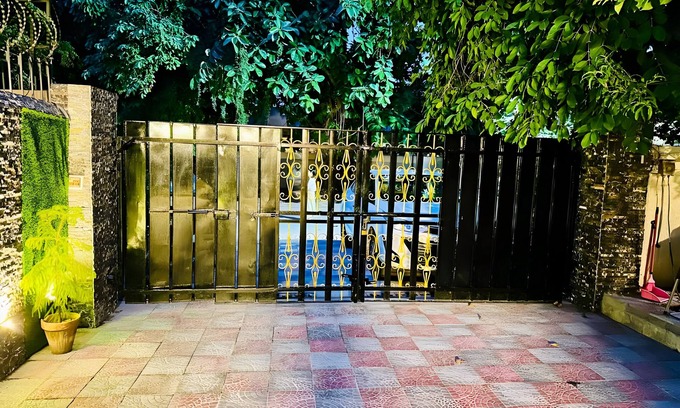 F-8 Sector House | Blue Moon Continental