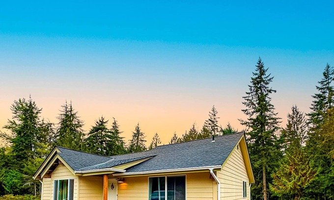 Port Angeles House | Blue Mtn Bungalow Cabin Escape in the Woods