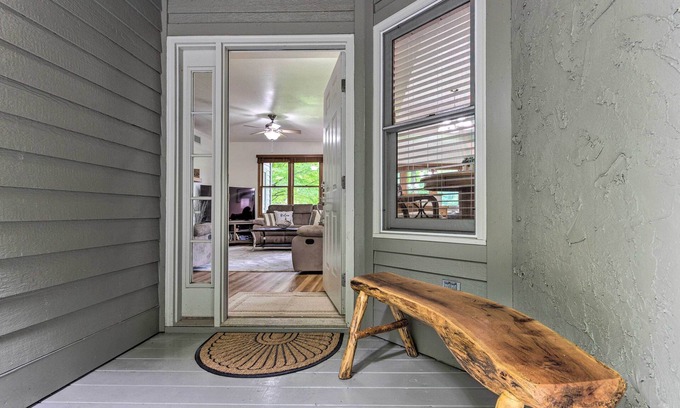 Mountain Air Apartment | Blue Ridge Mtn Views: Condo w/Furnished Balcony