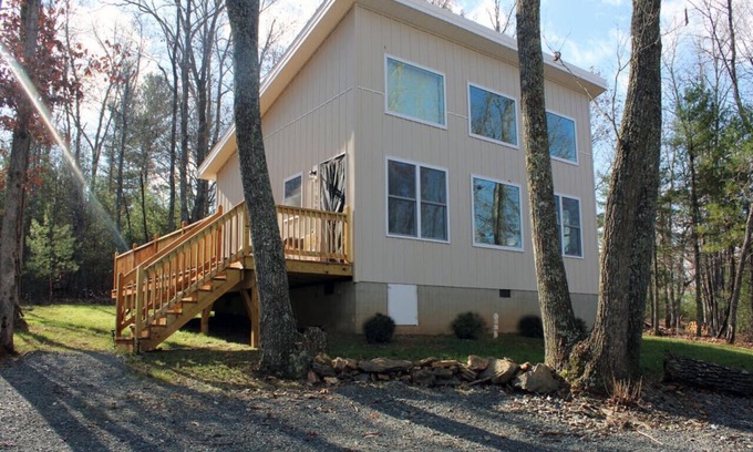 Floyd House | Blue Rock Escape by BMG