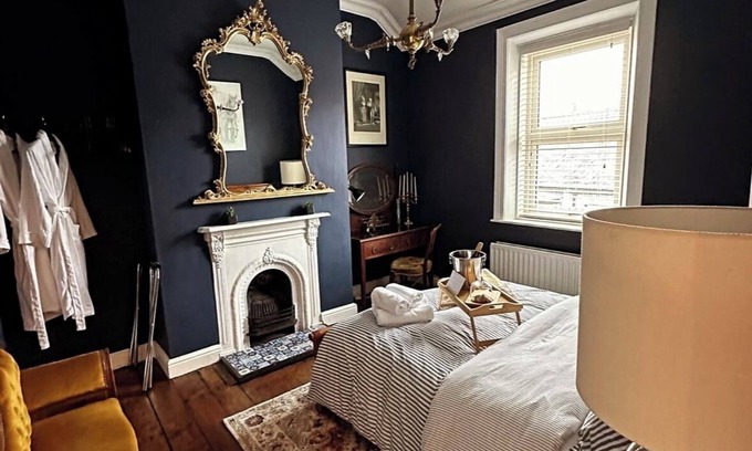 Dublin Cabin | Blue Room @ The Royal Lodge Dublin