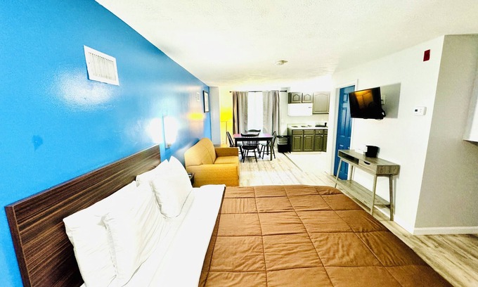 Manomet Hotel | Blue Spruce Motel & Townhouses