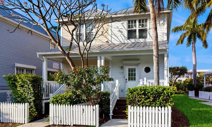 Marathon House | Blue Water Cottage Villa 5110