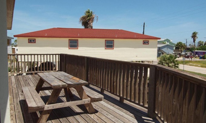 Leeward Sands House | Blue Water Fisherman 614Sp Home