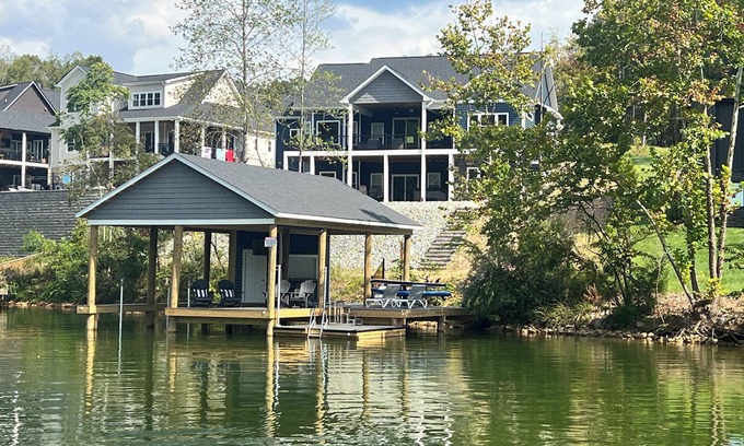Moneta House | Blue Water Retreat, New Lakefront w/6 Bedrooms, Hot Tub, Pool Table, Large Dock