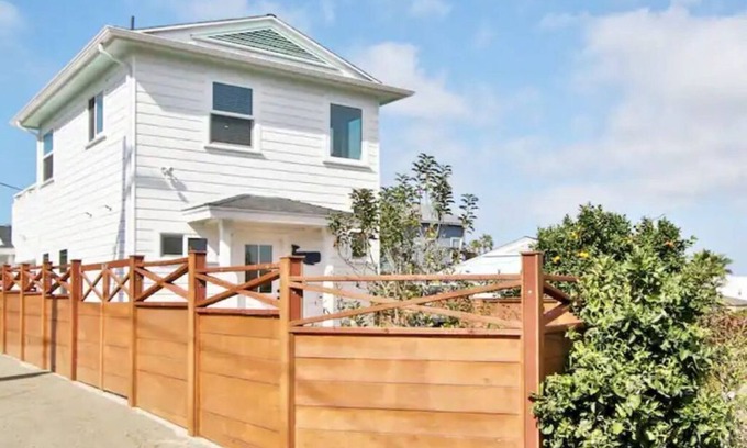 Point Loma Heights House | Blue Whale Beach House!