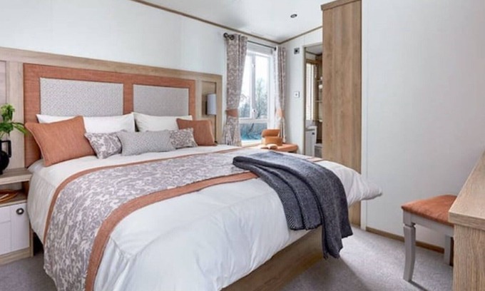 South Cerney Cabin | Bluebell Lodge