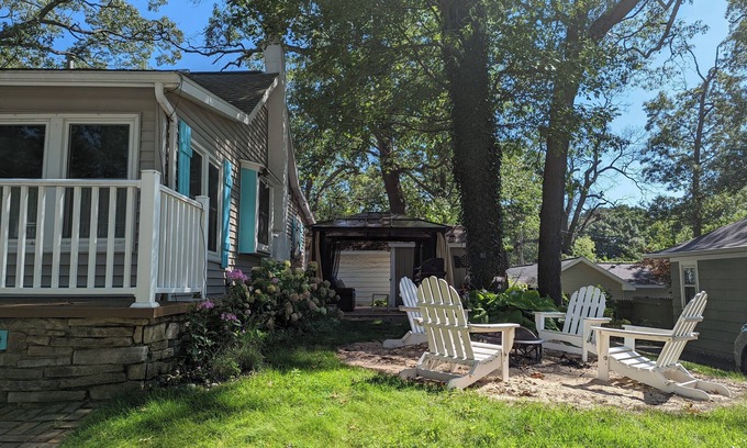 Spring Lake Cottage | Bluegill Cottage l Cozy Fall Nights, S’mores & Lakefront Fun