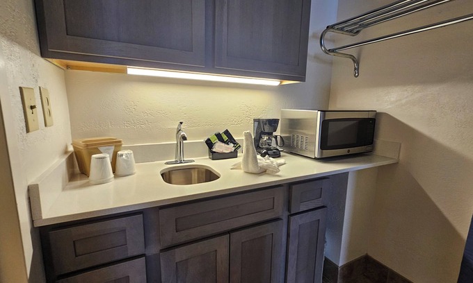 Lexington Hotel | Bluegrass Extended Stay Hotel