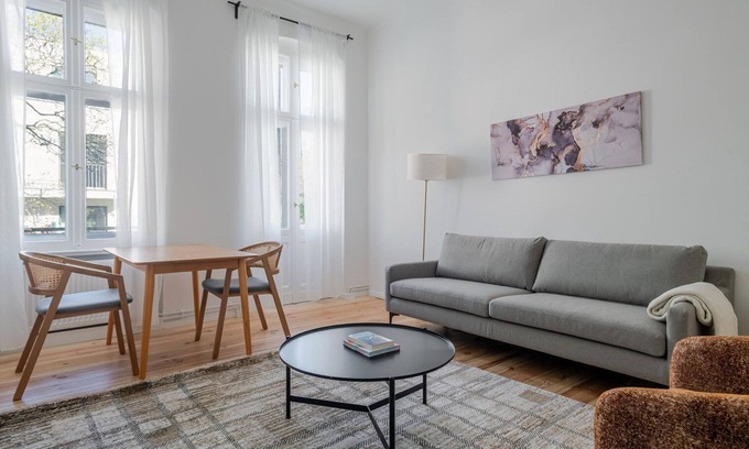 Alt-Treptow Apartment | Blueground | Alt-Treptow, balcony, nr Spreeufer