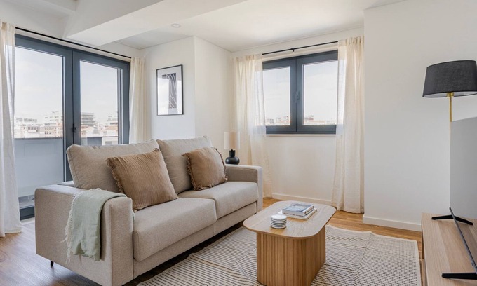 Casal da Ladeira Apartment | Blueground | Alvalade, balcony, nr Campo Grande