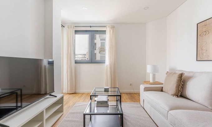 Casal da Ladeira Apartment | Blueground | Alvalade, balcony, nr Campo Pequeno