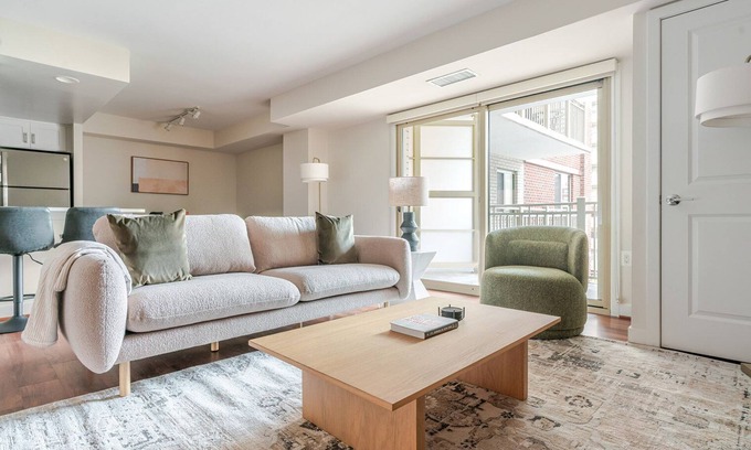 Ballston Apartment | Blueground | Ballston, fitness center, nr Arlington Cemetery