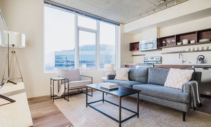 West Bellevue Apartment | Blueground | Bellevue, w/d, nr Downtown Park