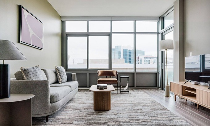 Woodmont Triangle Apartment | Blueground | Bethesda 1bd apartment