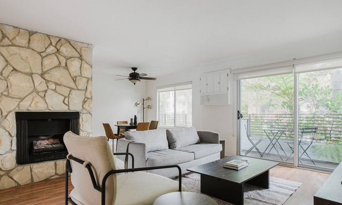 Sawtelle Apartment | Blueground | Brentwood 2bd apartment