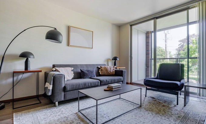 Brighton Apartment | Blueground | Brighton, fitness center, nr Park